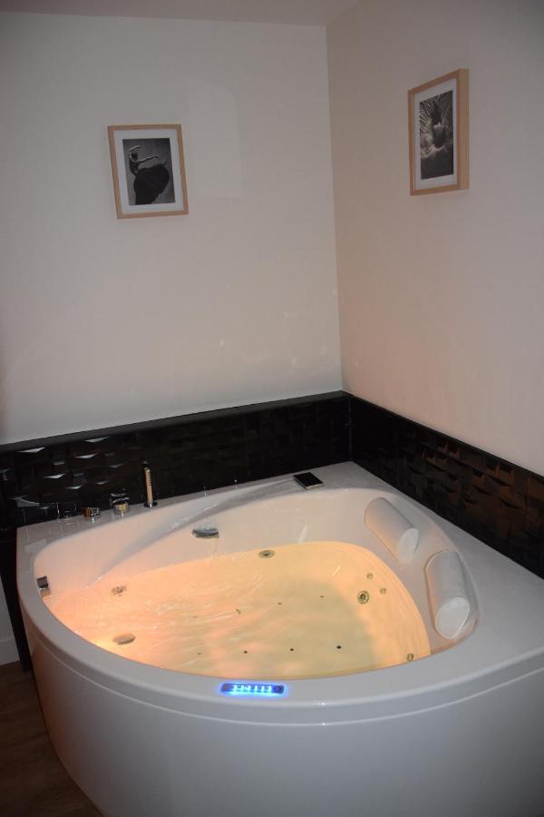 Au Fil De L'O Bed & Breakfast Bisseuil Dış mekan fotoğraf