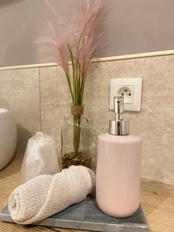 Au Fil De L'O Bed & Breakfast Bisseuil Dış mekan fotoğraf